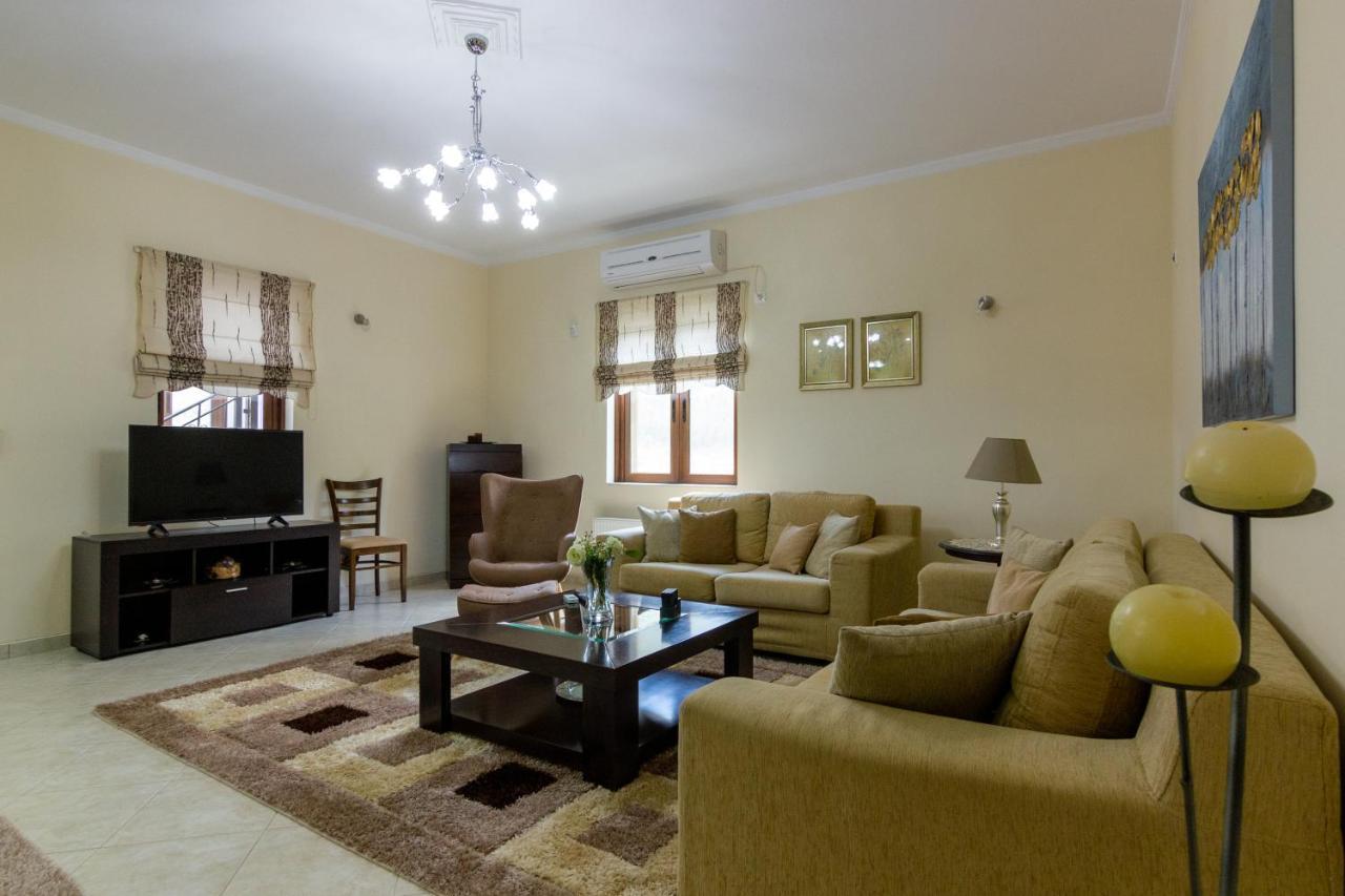 Katerina & Elia's Family House Apartment *